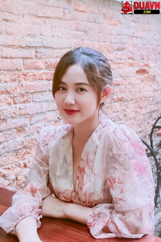 Nhân viên BĐS gạ kèo địt kiếm khách