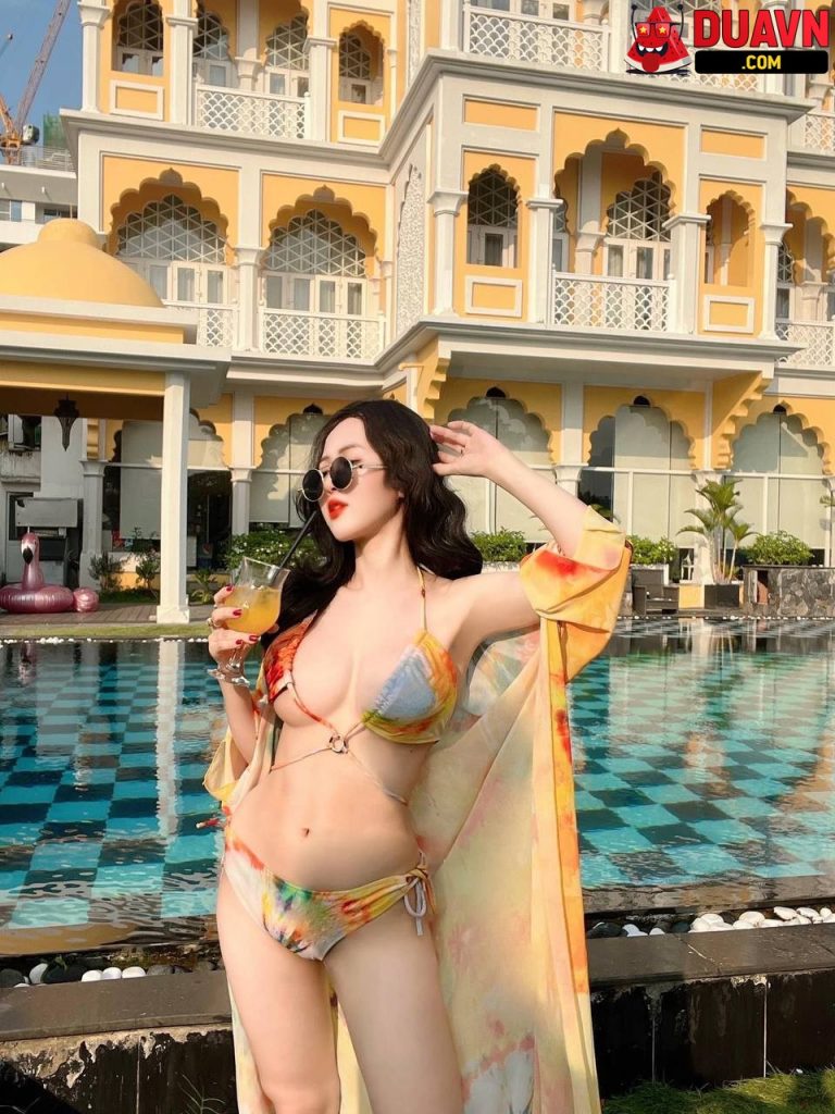 Em mẫu ảnh hotgirl bị lộ clip nóng với bạn trai