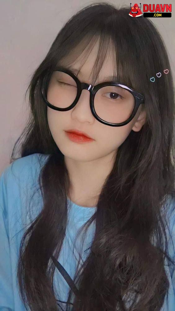 Em kính cận bú cu nhiệt tình