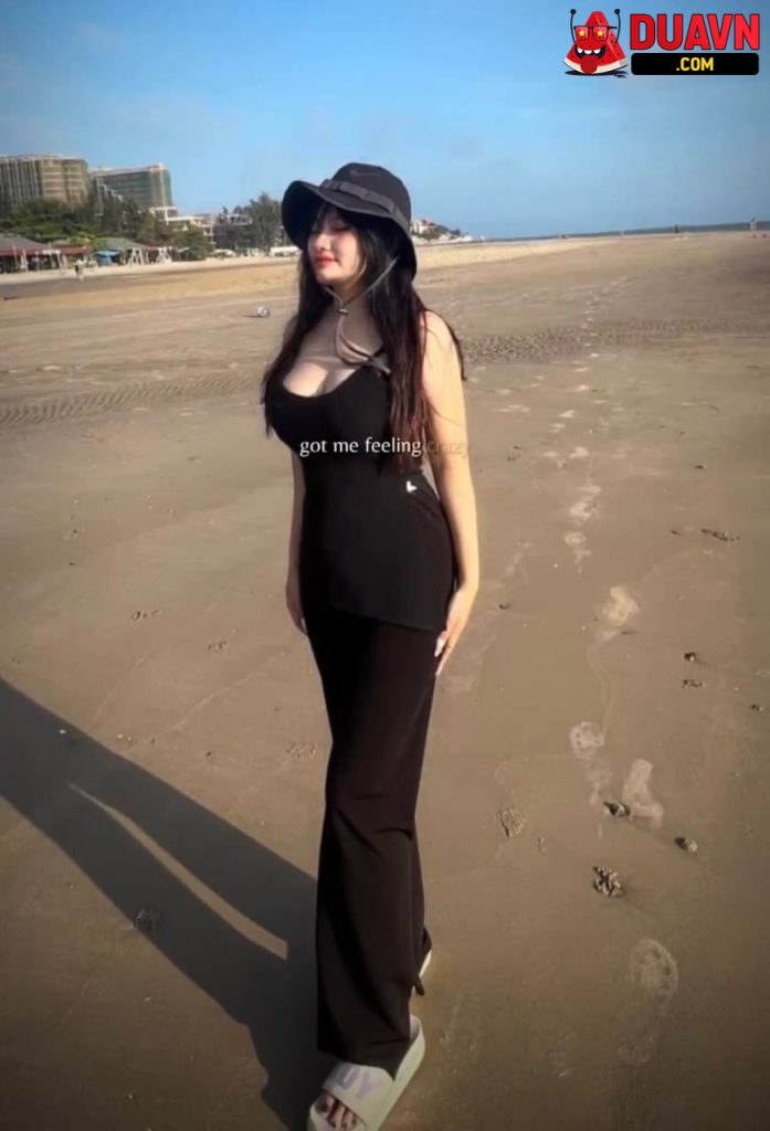 Em mặt xinh bú cu lút cán