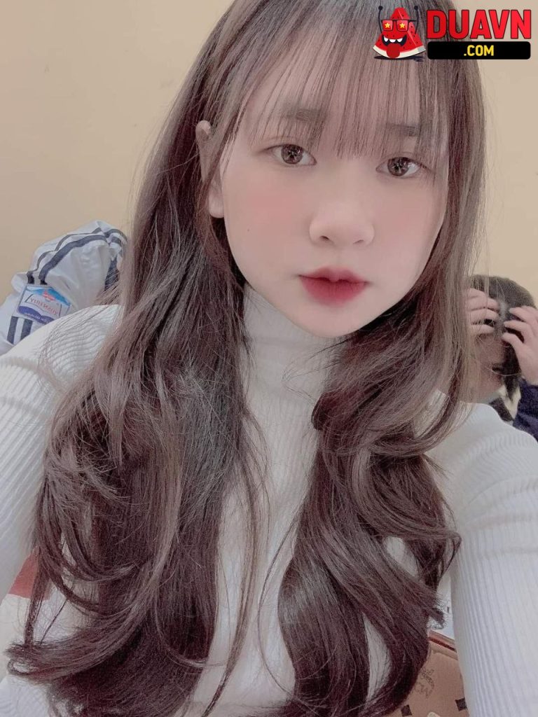 Em sinh viên hotgirl show hàng kiếm thêm thu nhập