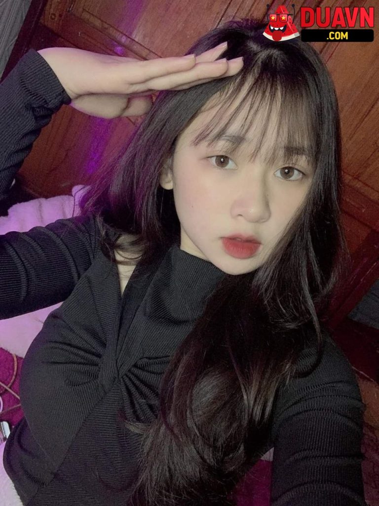 Em sinh viên hotgirl show hàng kiếm thêm thu nhập