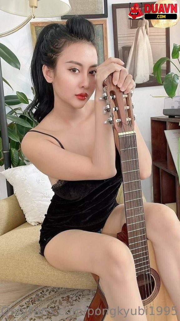 Võ Huỳnh Ngọc Phụng – pongkyubi – Em model cực dâm show hàng táo bạo