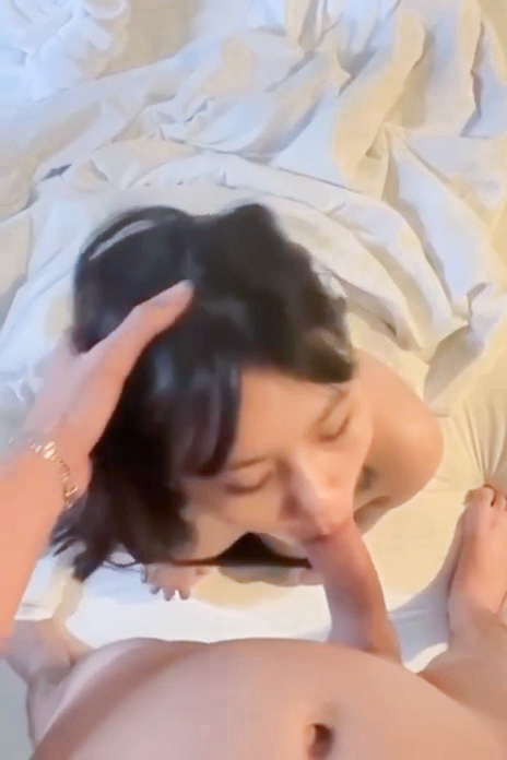 Em mặt xinh bú cu lút cán