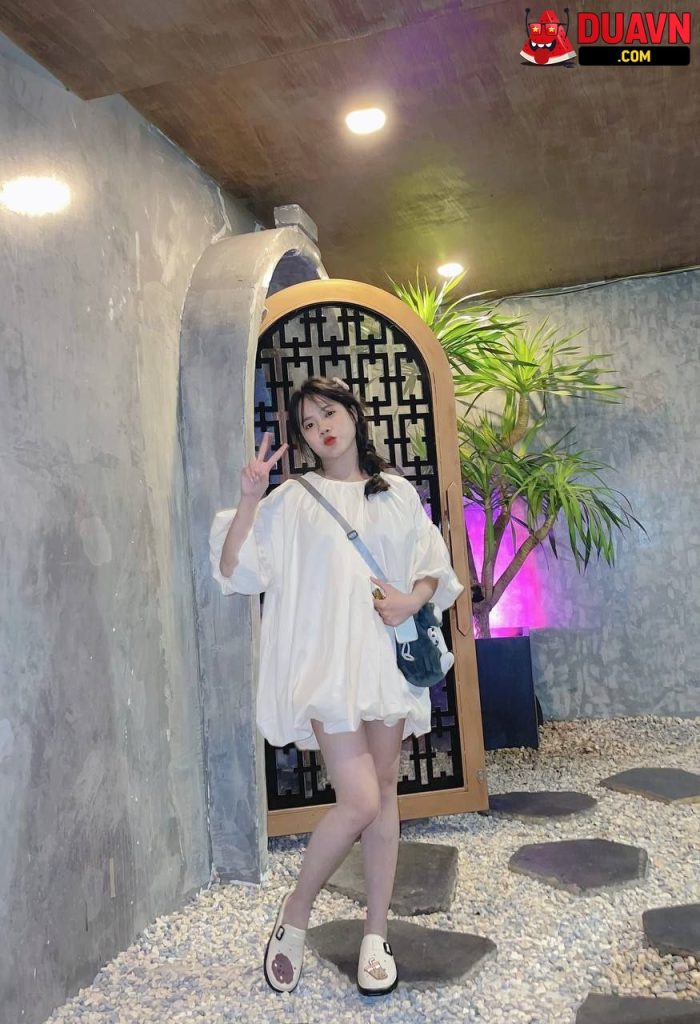 Em nhân viên spa lộ clip bú cu cực dâm