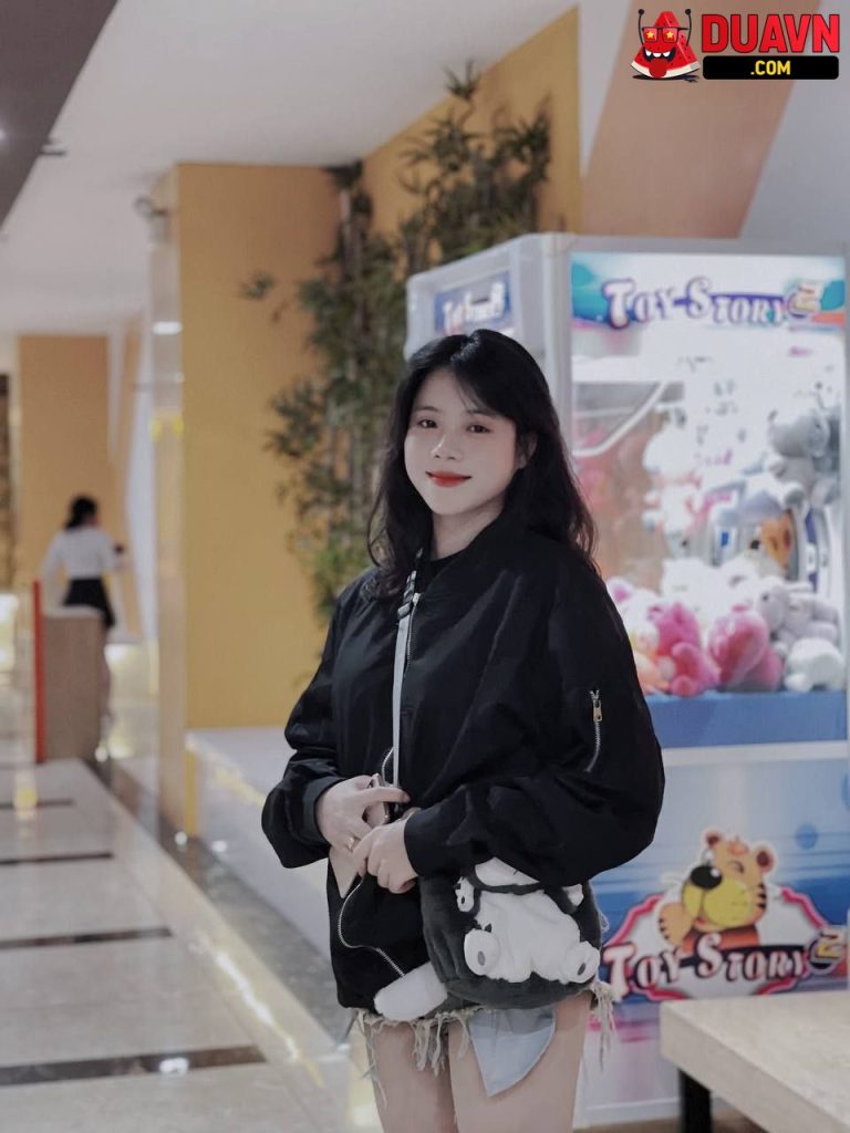 Em nhân viên spa lộ clip bú cu cực dâm