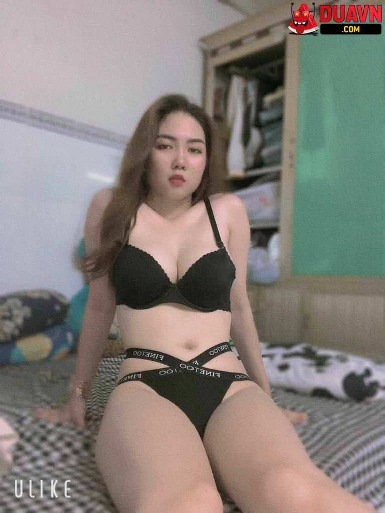 Thu Thảo – Địt em bím hồng vú to nảy tưng tưng