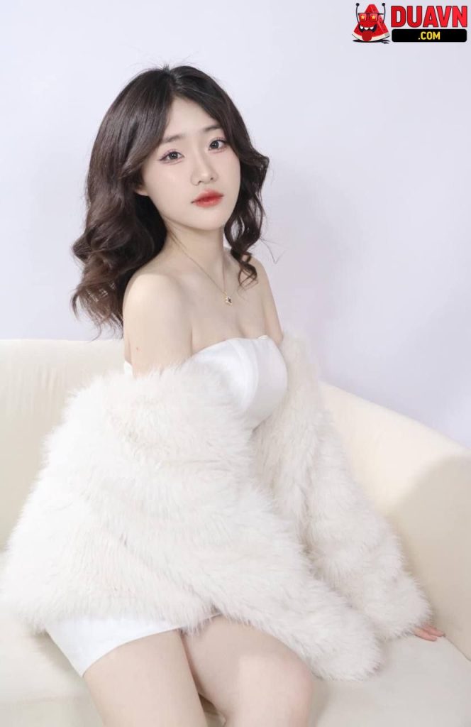 Xinh gái vú to thích khoe hàng
