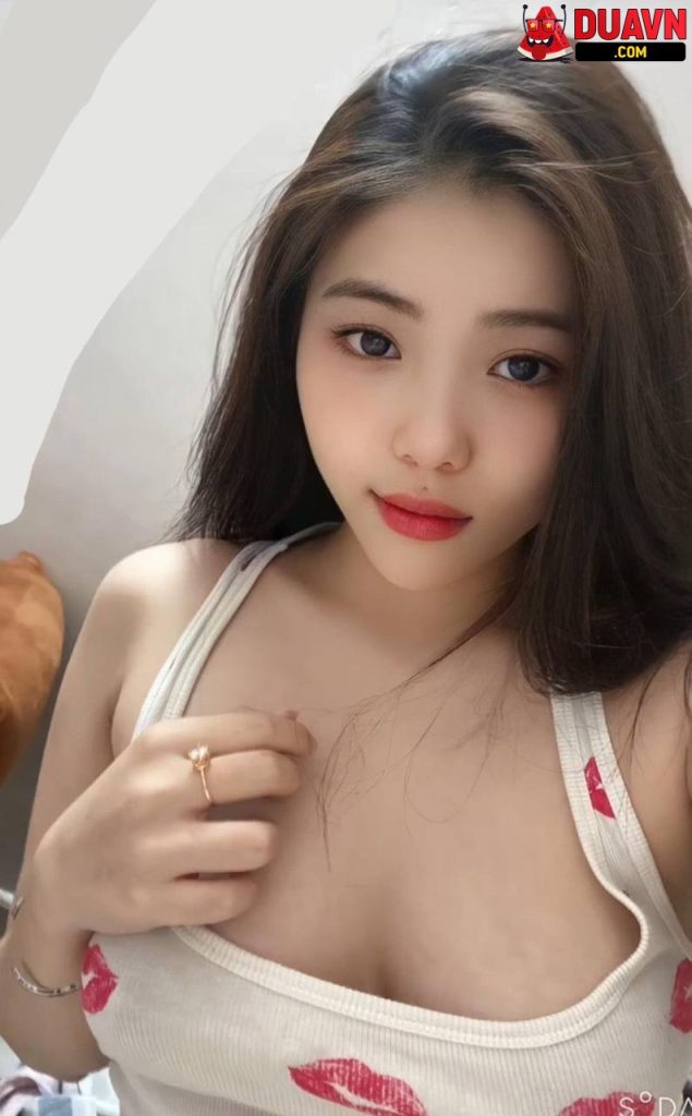 Xinh gái vú to thích khoe hàng