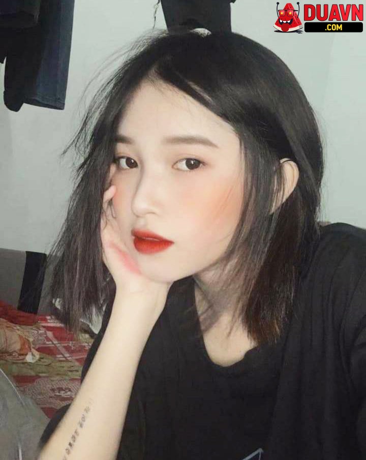 Âu Thanh Tuyền – Gái mới lớn lộ ảnh nude