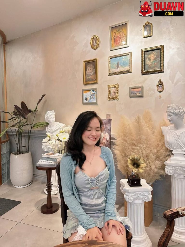 Thuý Nhi – Em gái cực múp bím non thủ dâm siêu ngon