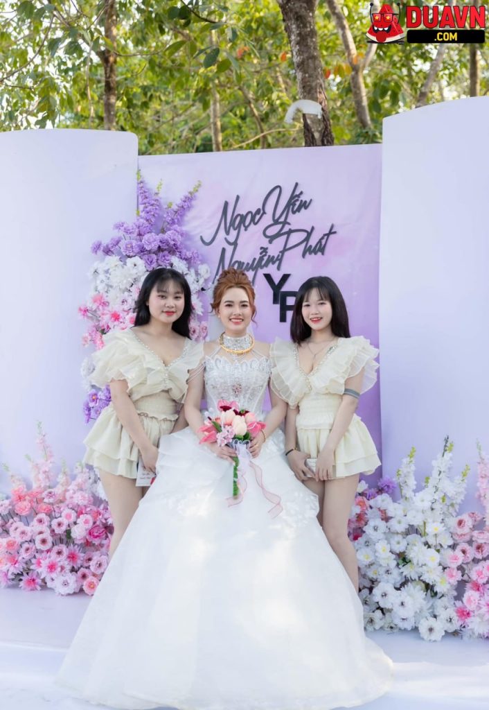 Vợ chồng mới cưới lén hai họ đụ nhau trong phòng