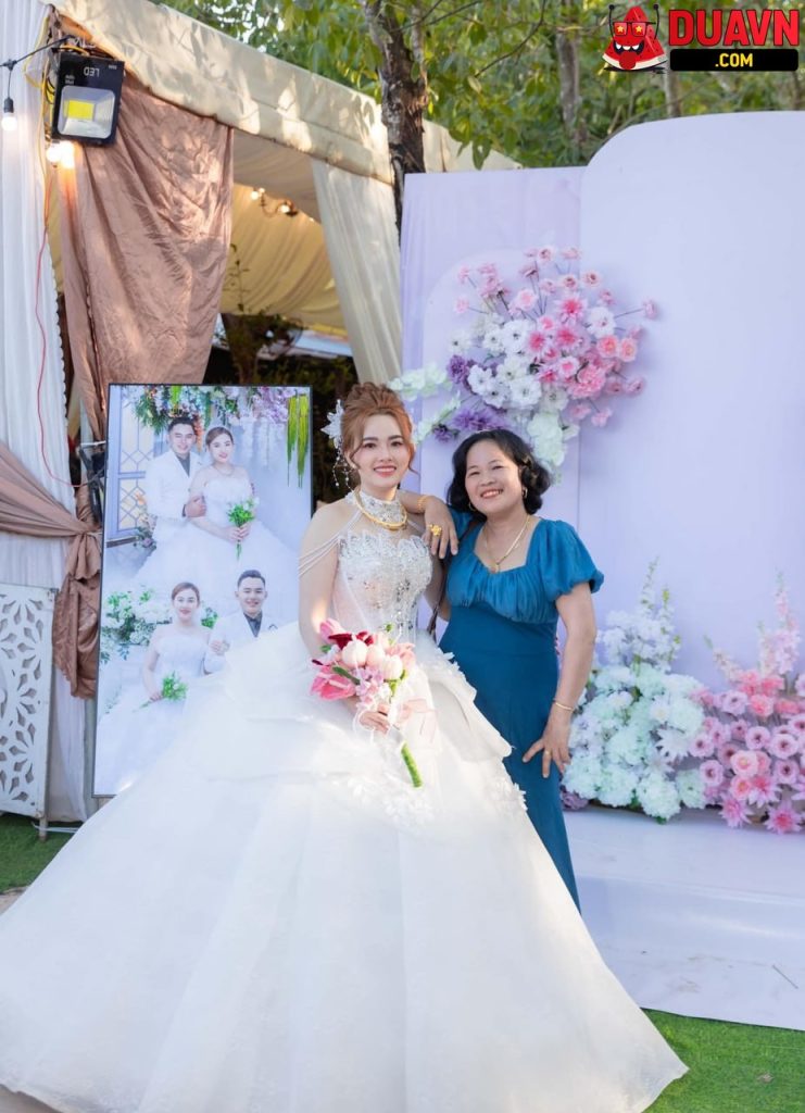 Vợ chồng mới cưới lén hai họ đụ nhau trong phòng