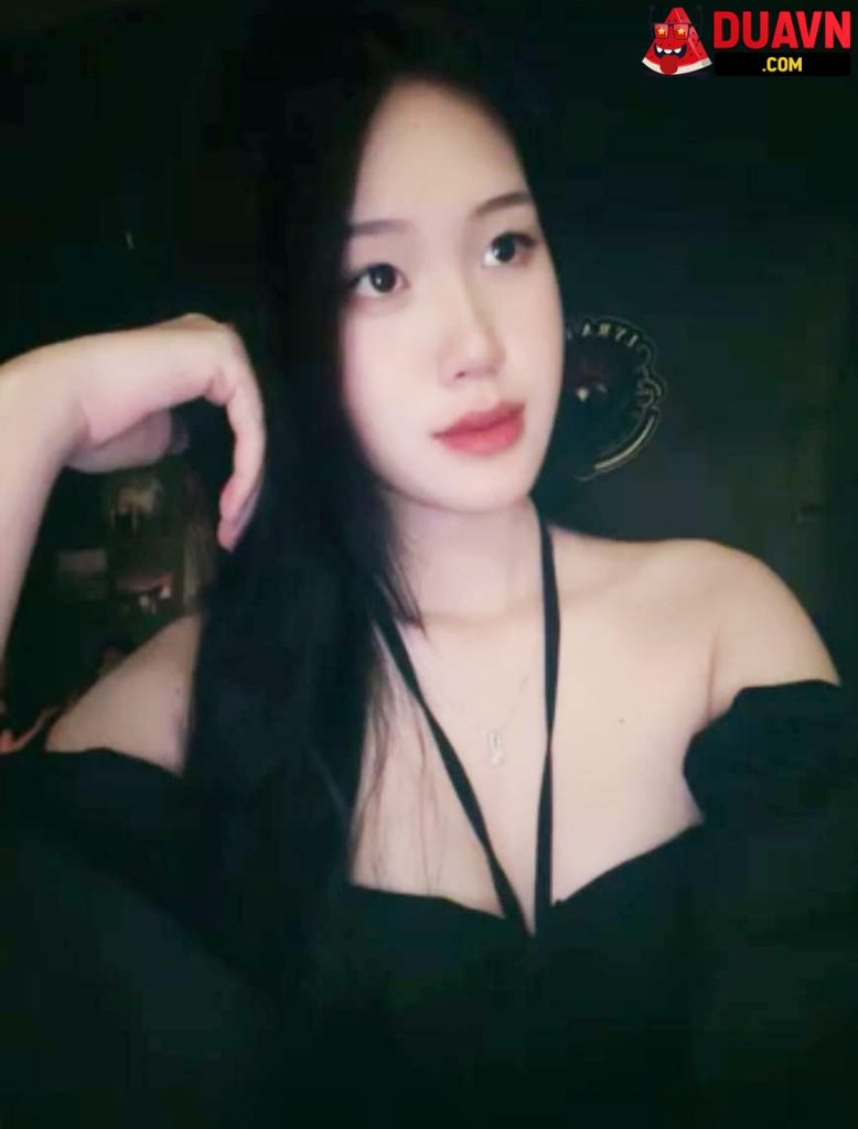 Lương Minh Trang – Lộ clip móc bím