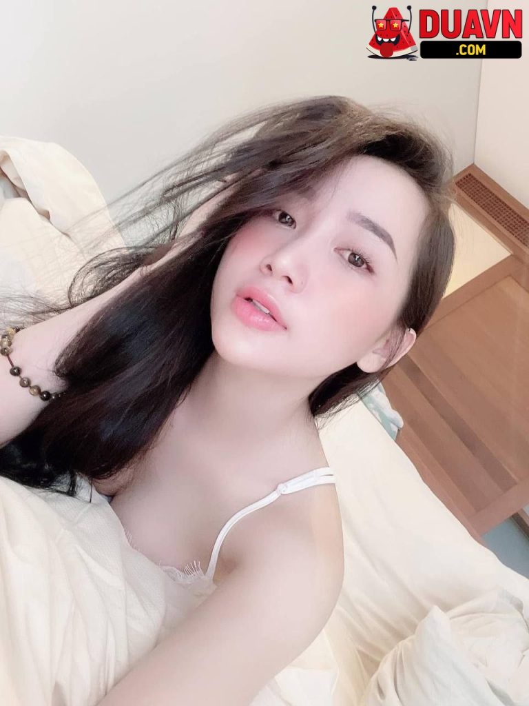 Yến Đỗ – Chủ shop đồ ngủ lộ clip bú cu địt nhau