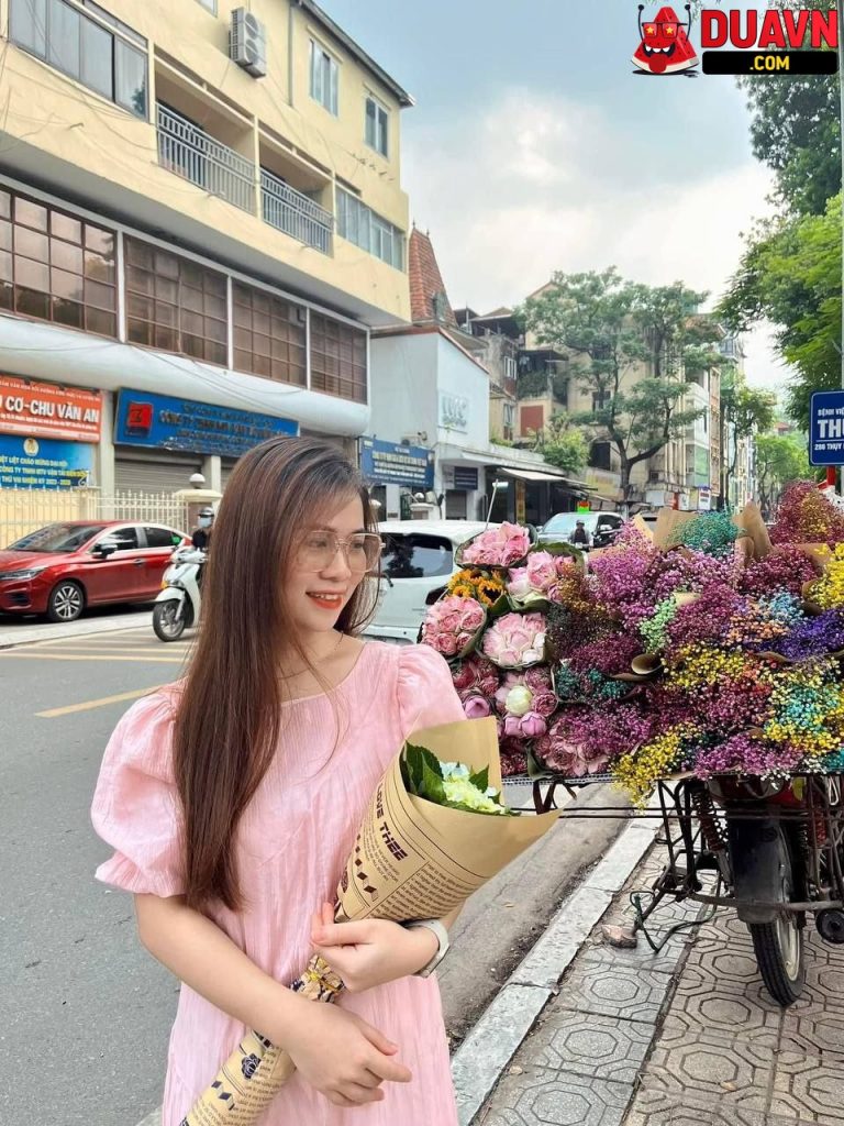 Em ghệ dâm nghiện bú cu
