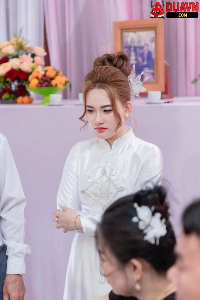 Vợ chồng mới cưới lén hai họ đụ nhau trong phòng