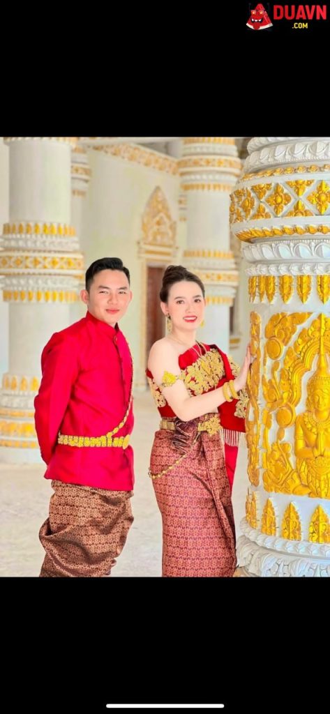 Vợ chồng mới cưới lén hai họ đụ nhau trong phòng