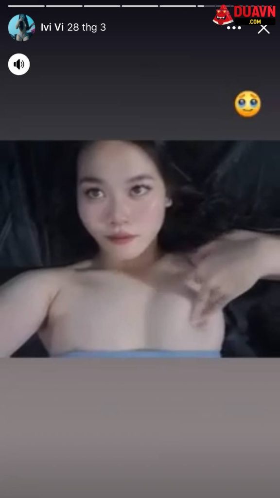Ivy Vi – Gái ngon mình dây lộ clip nóng với bạn trai