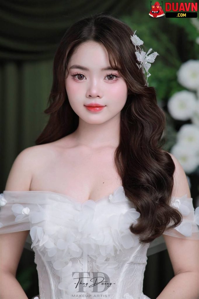 Lê Tiên – Em xinh gái dáng múp máp thích cưỡi ngựa
