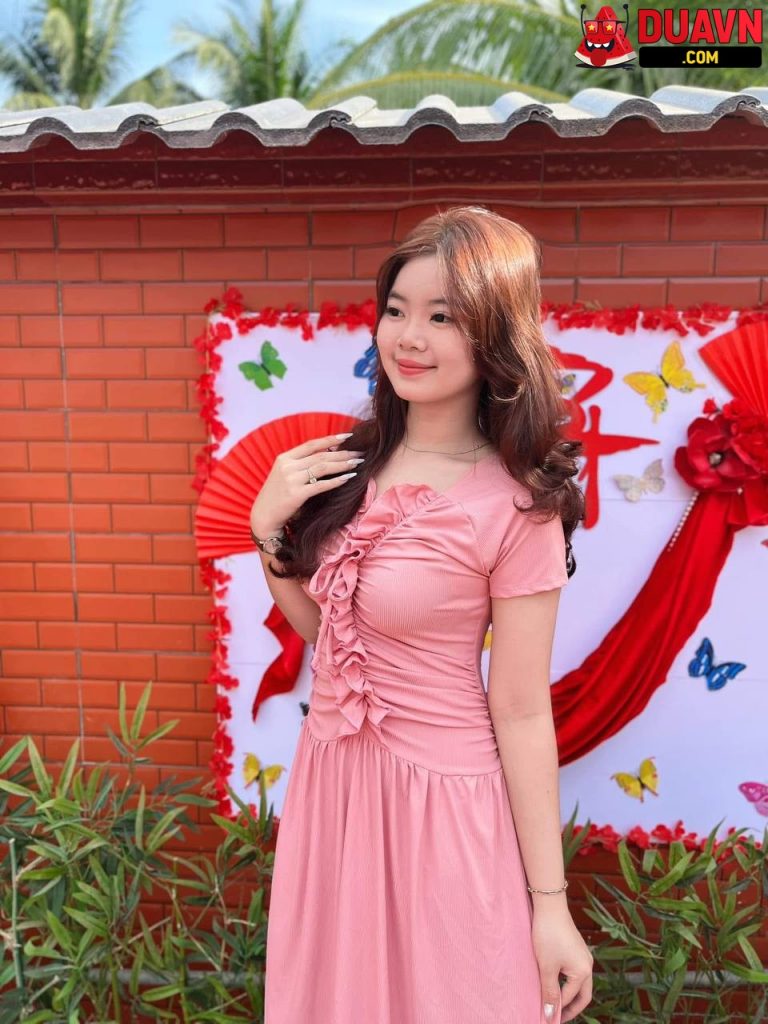 Lê Tiên – Em xinh gái dáng múp máp thích cưỡi ngựa