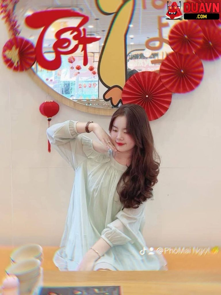 Lê Tiên – Em xinh gái dáng múp máp thích cưỡi ngựa