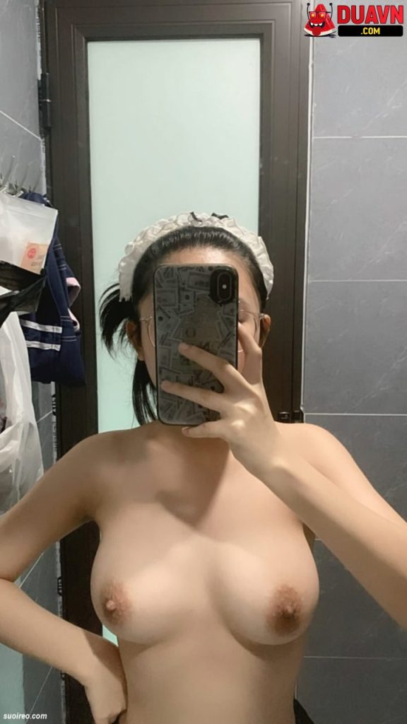 Linh Bi – Em gái trẻ bị lộ ảnh nóng