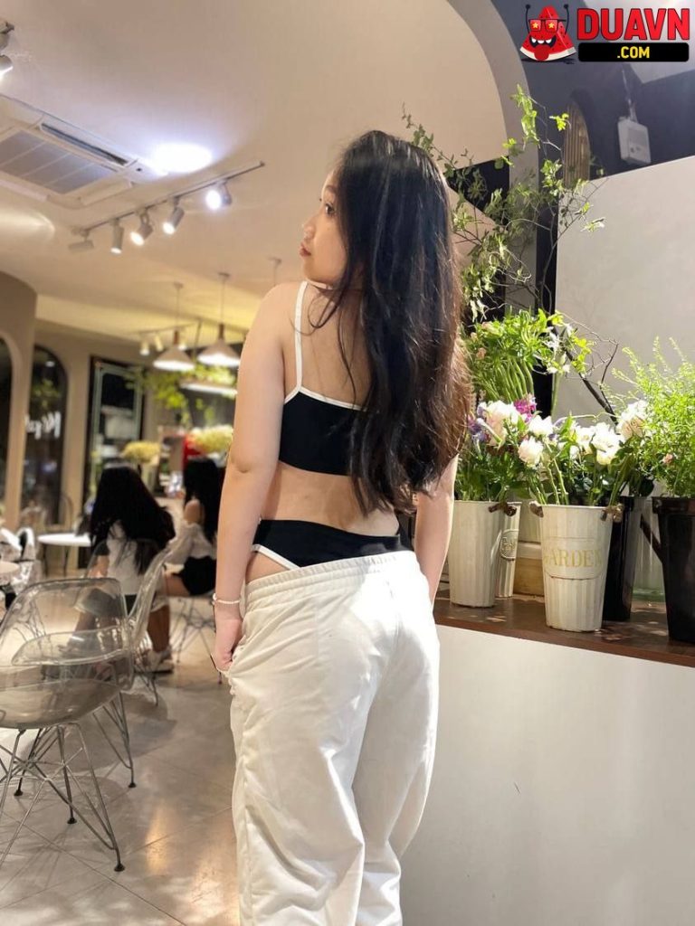 Mông trắng bóc không tì vết