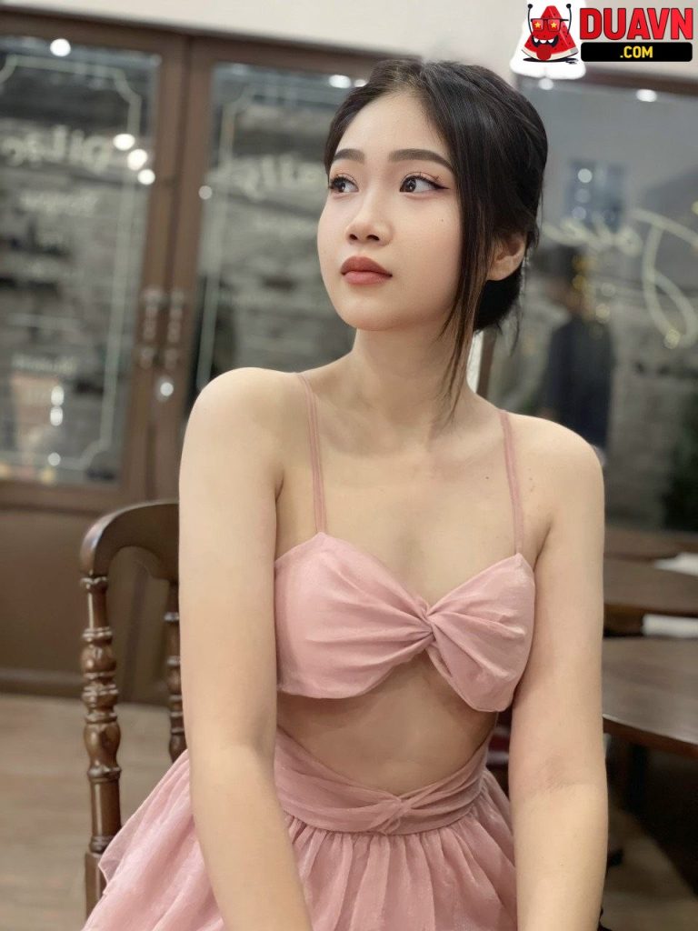 Mông trắng bóc không tì vết