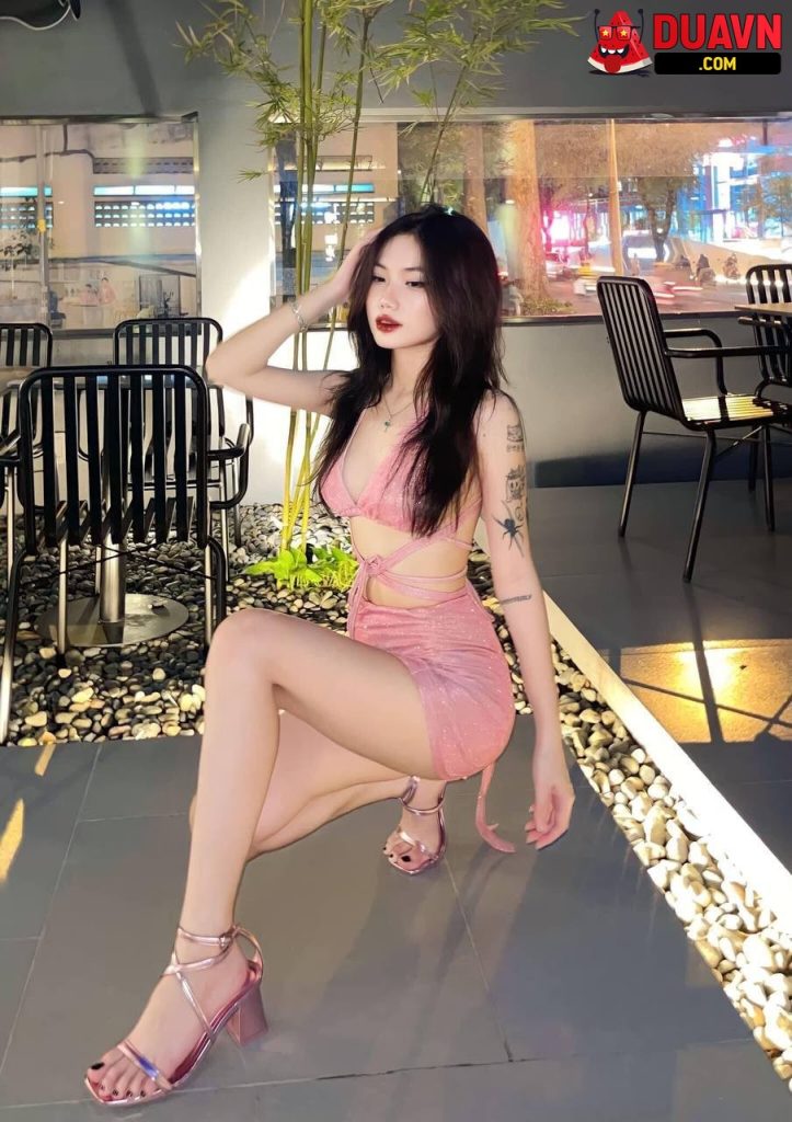 Gái xinh ngon địt