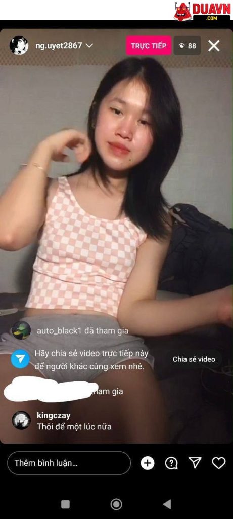 Em teen bím hồng show body ngon
