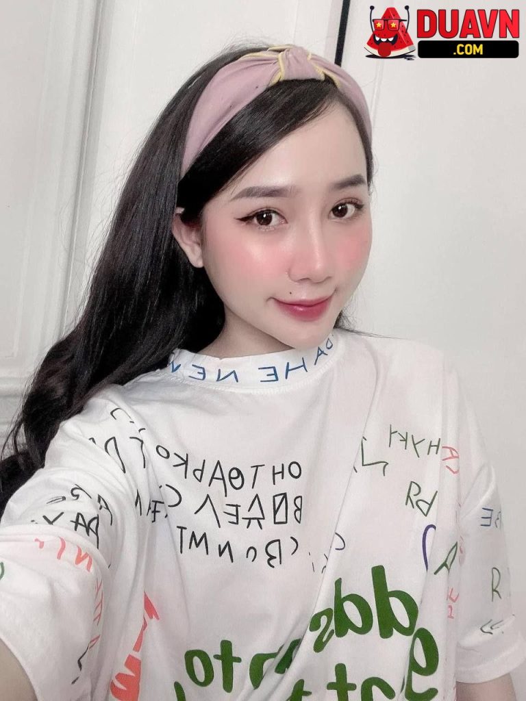 Yến Đỗ – Chủ shop đồ ngủ lộ clip bú cu địt nhau