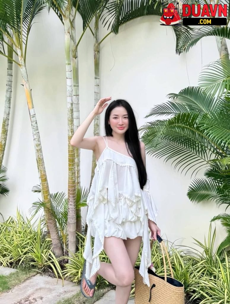 Yến Đỗ – Chủ shop đồ ngủ lộ clip bú cu địt nhau