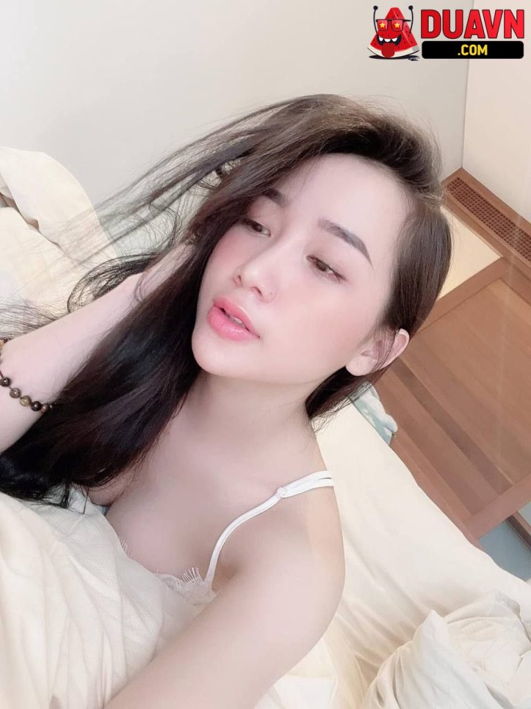 Yến Đỗ – Chủ shop đồ ngủ lộ clip bú cu địt nhau