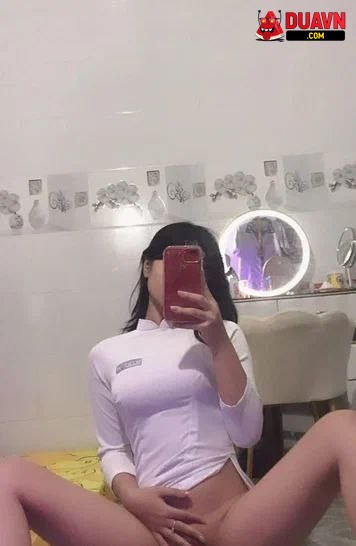Em học sinh show hàng cực cháy