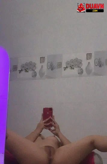 Em học sinh show hàng cực cháy