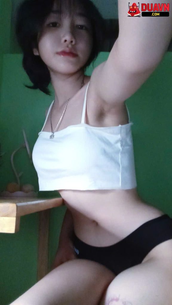 Tuyệt phẩm gái non bím hồng