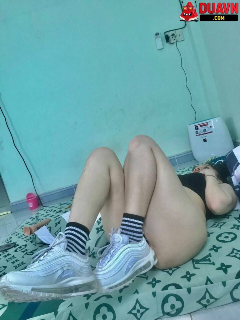 Gái dâm thèm địt body ngon