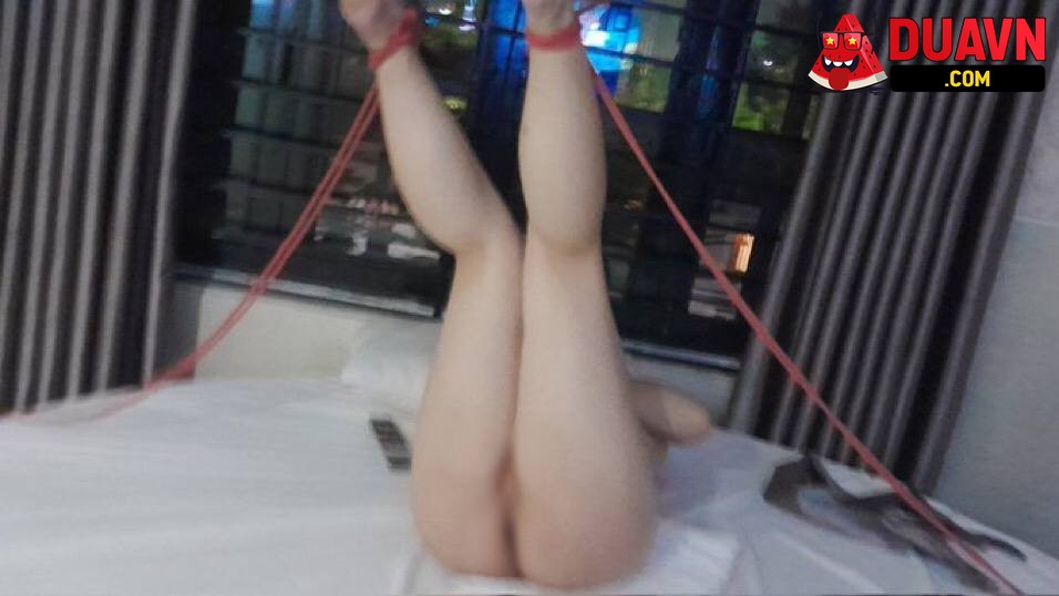 Ivy Vi – Gái ngon mình dây lộ clip nóng với bạn trai