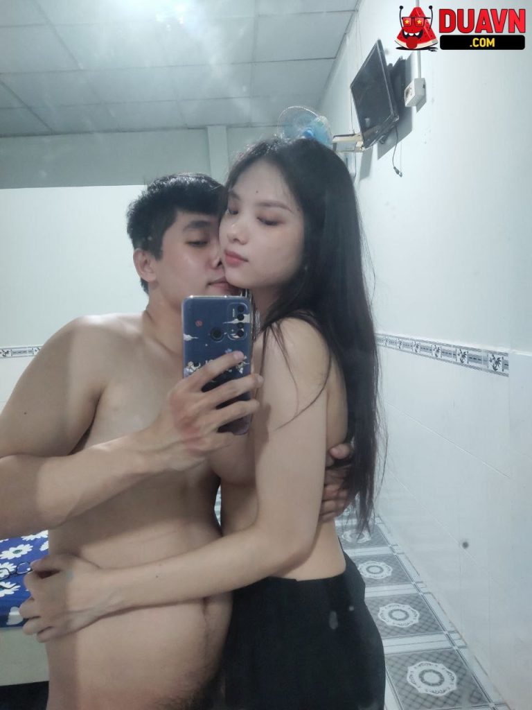 Gái sinh viên sống thử với bạn trai, địt suốt ngày