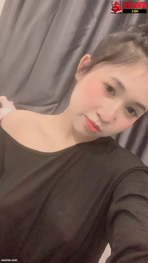 Linh Bi – Em gái trẻ bị lộ ảnh nóng