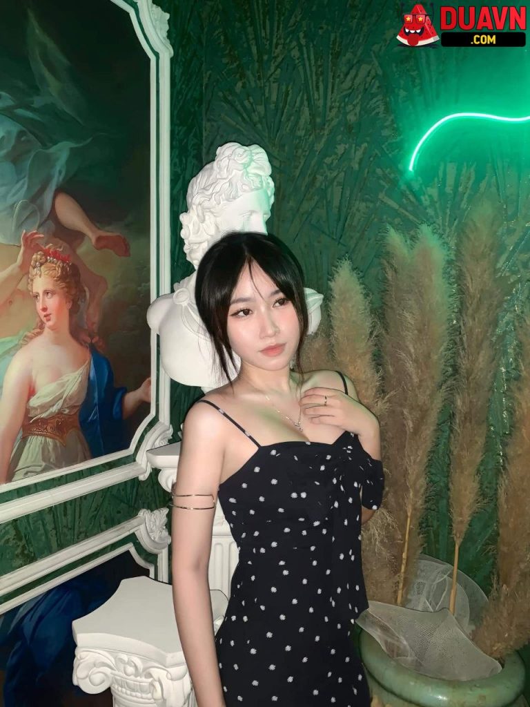 Hotgirl dáng đẹp vú to đít bự lộ clip nóng