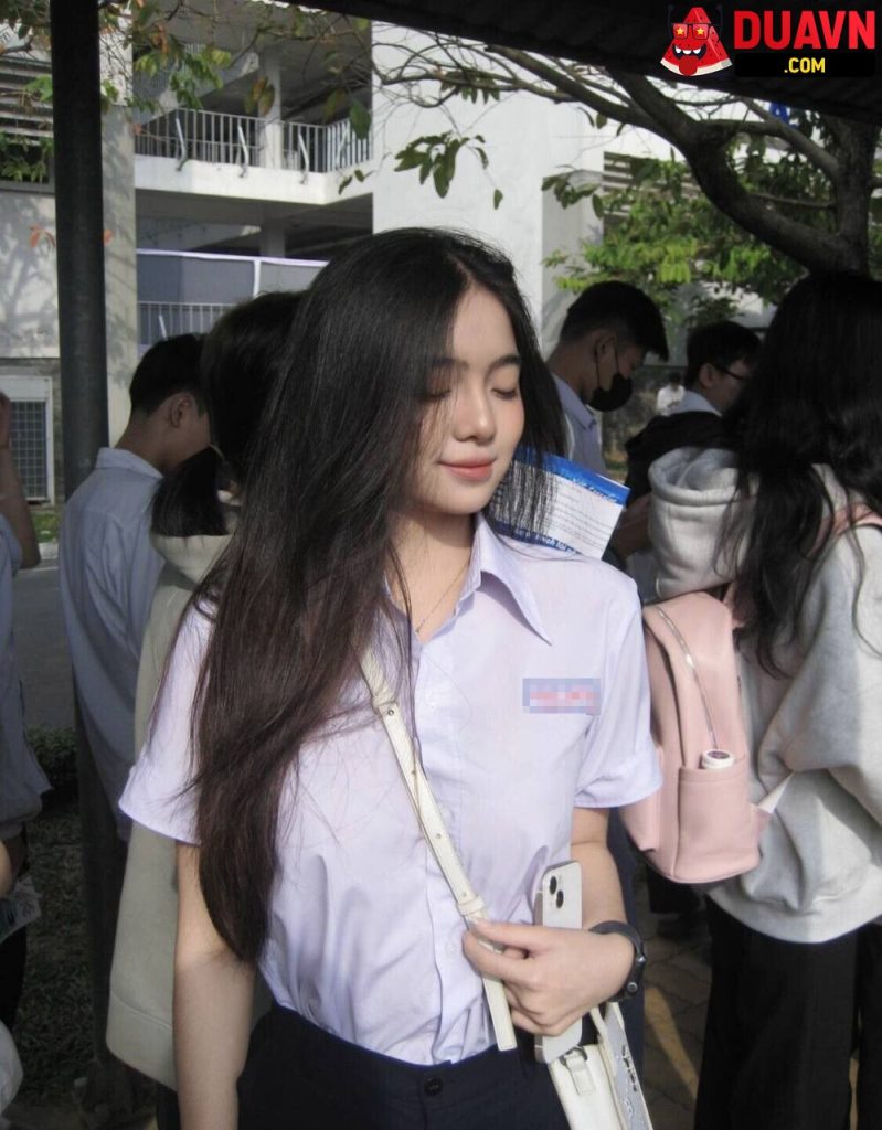 Nhật Thy – gái teen 18 tuổi body cực nuột lộ clip cưỡi ngựa