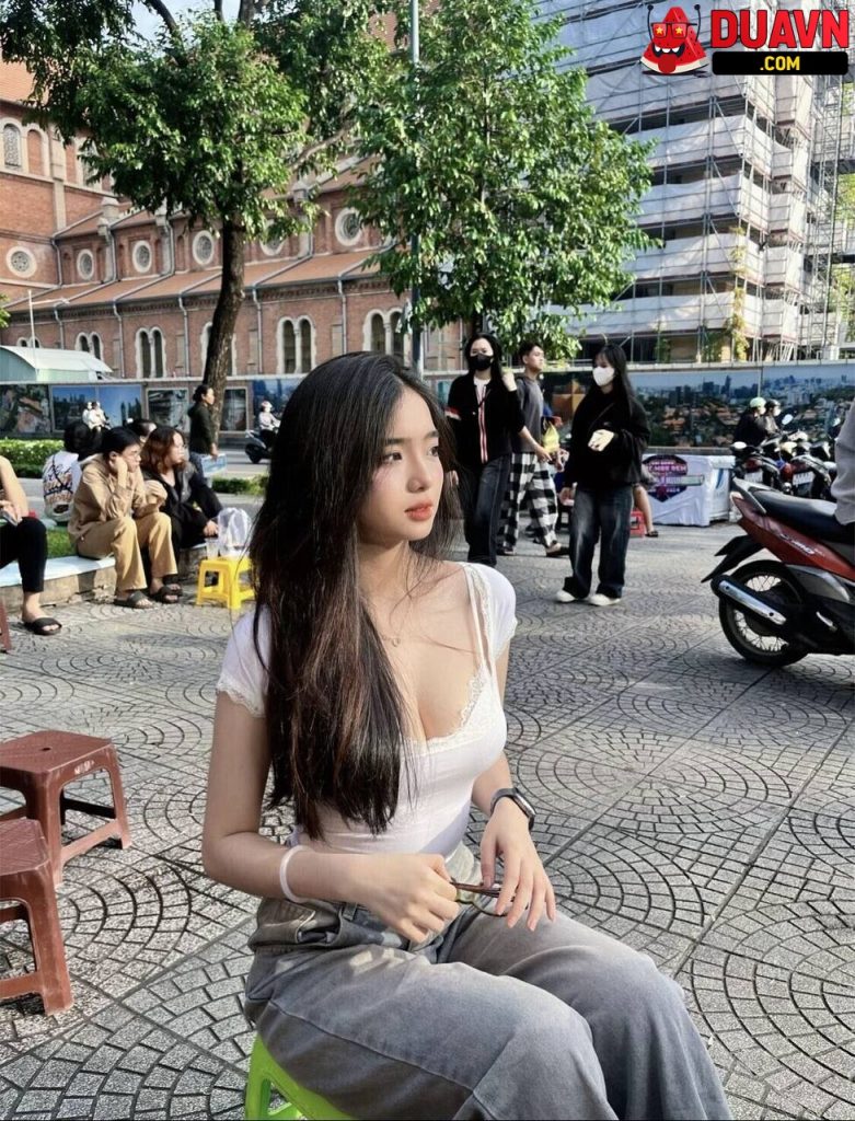 Nhật Thy – gái teen 18 tuổi body cực nuột lộ clip cưỡi ngựa