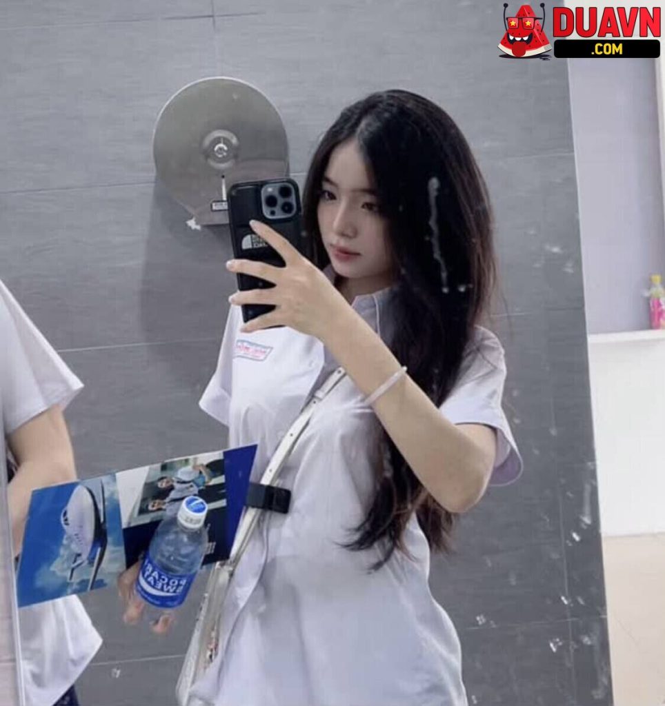 Nhật Thy – gái teen 18 tuổi body cực nuột lộ clip cưỡi ngựa