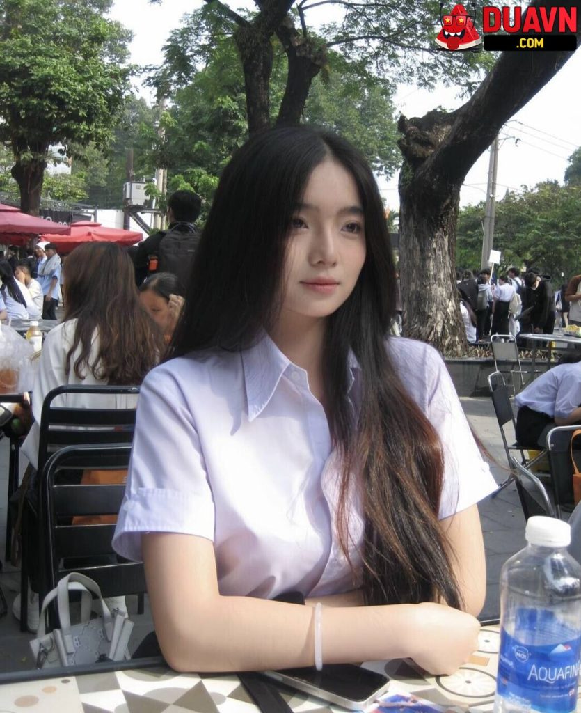 Nhật Thy – gái teen 18 tuổi body cực nuột lộ clip cưỡi ngựa