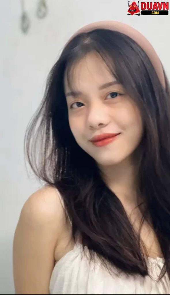 Địt em vú to nẩy tưng tưng