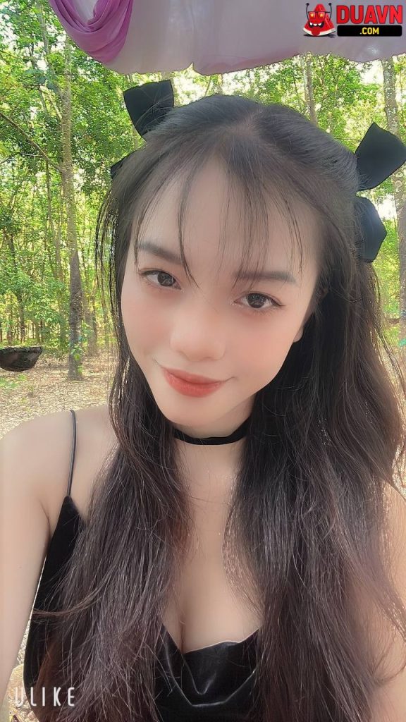 Địt em vú to nẩy tưng tưng