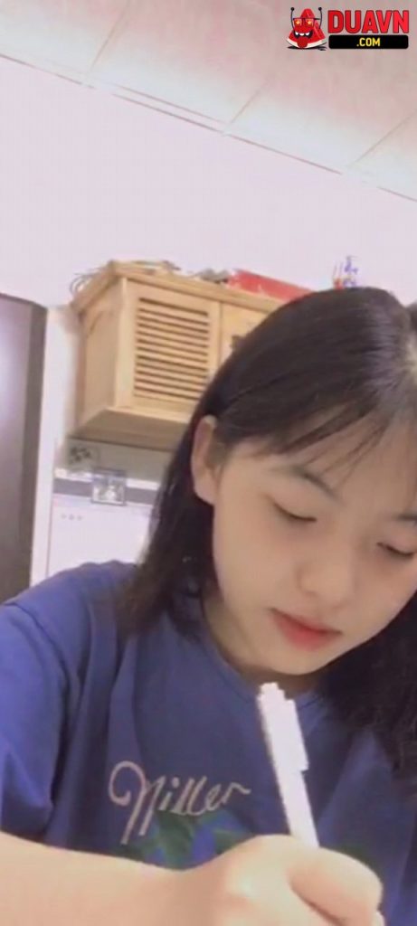 Thần dâm mỗi ngày call video sex với trai lạ