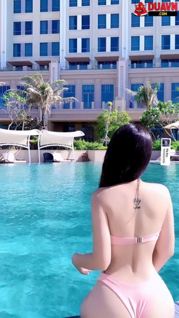 Jeanie Tr – Hotgirl mông to lộ clip bú cu doggy với bạn trai
